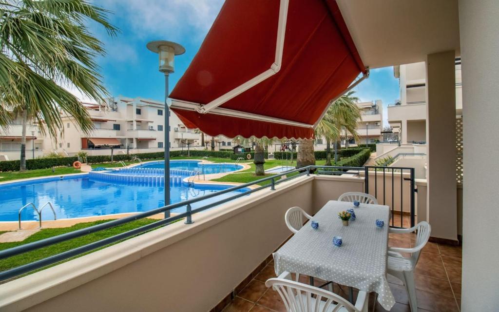 Las Arenas Bajo frente a la piscina ALBERT VILLAS - 5