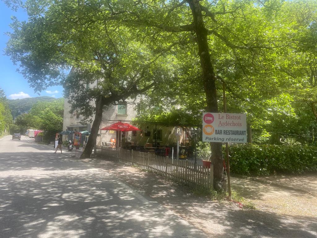 le bistrot ardéchois by Papytof, Vallon-Pont-dʼArc