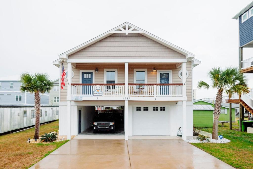 Beach for Days. Just 2 Blocks from Atlantic Breezes, Carolina Beach