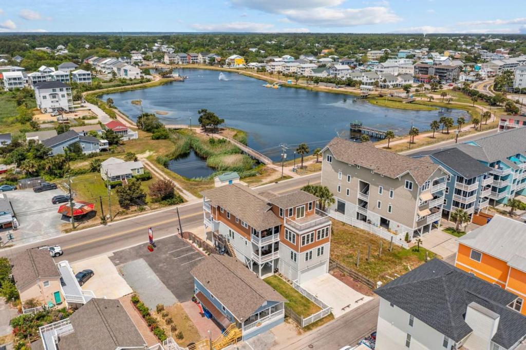 Wandas Suites. Unit 2. Downtown and a short walk to the SEA, Carolina Beach