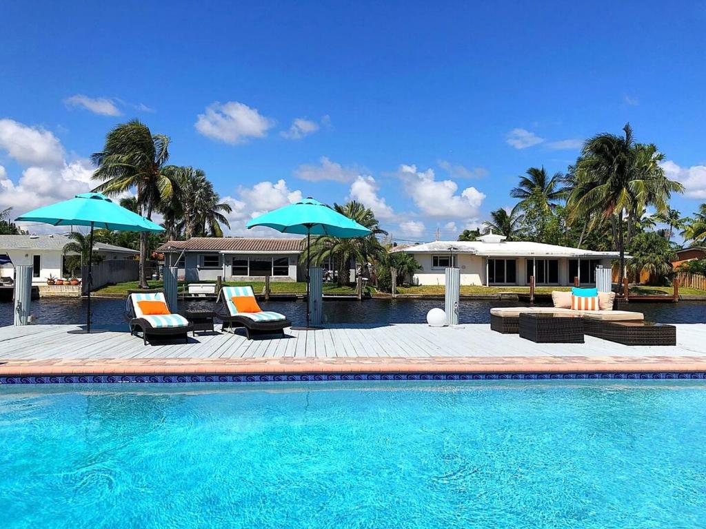 Waterfront Oasis with Pool, Sunset Views and Dock, Fort Lauderdale