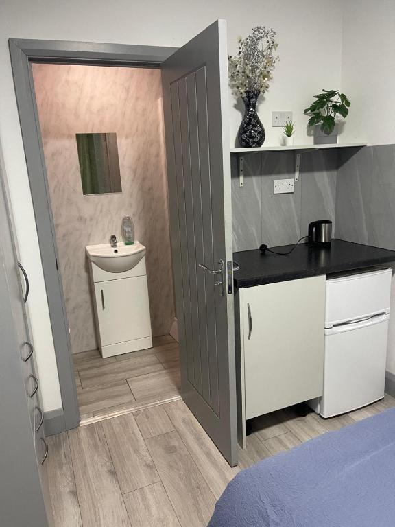 En-Suite Double Room in Hounslow, Cranford