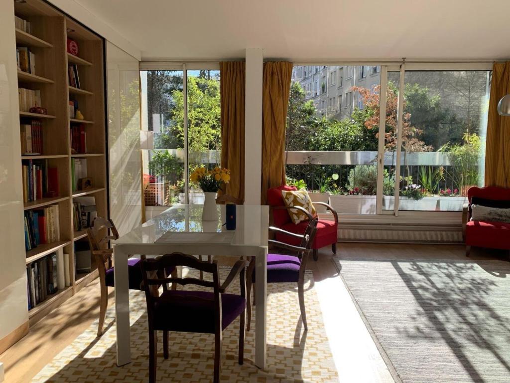 Beautiful Paris Centre apartment in garden - 2