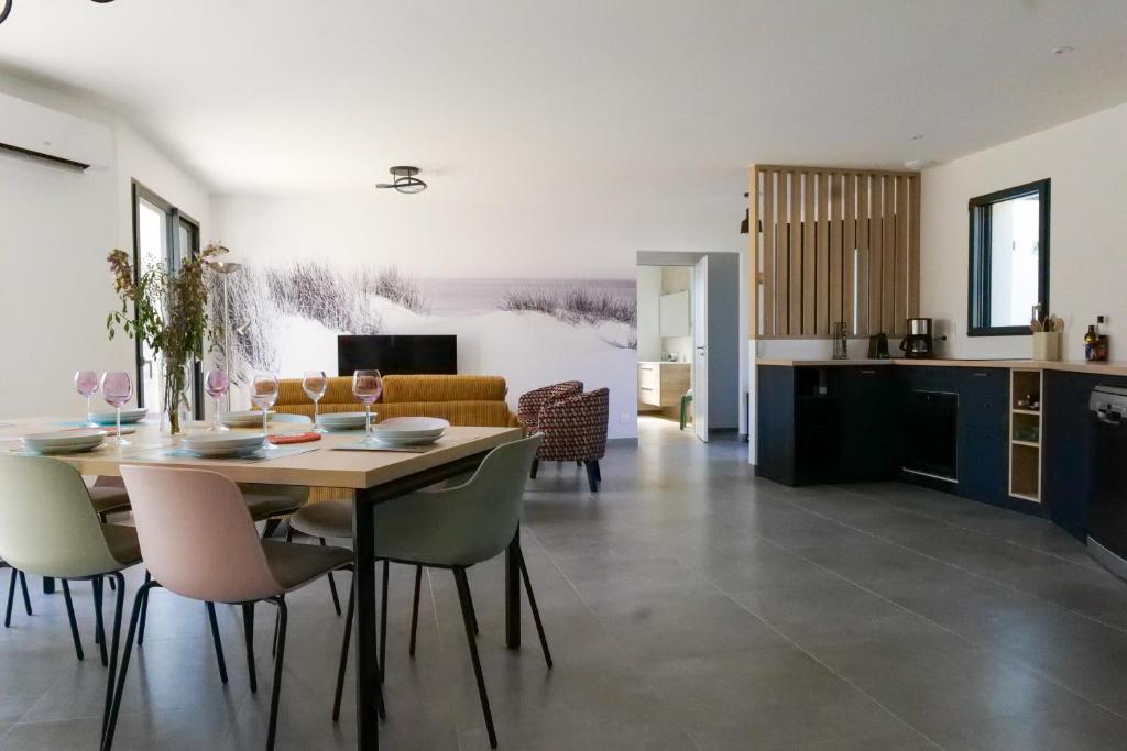 Villa des Hérondais avec piscine - idéal familles - 8 personnes - 4