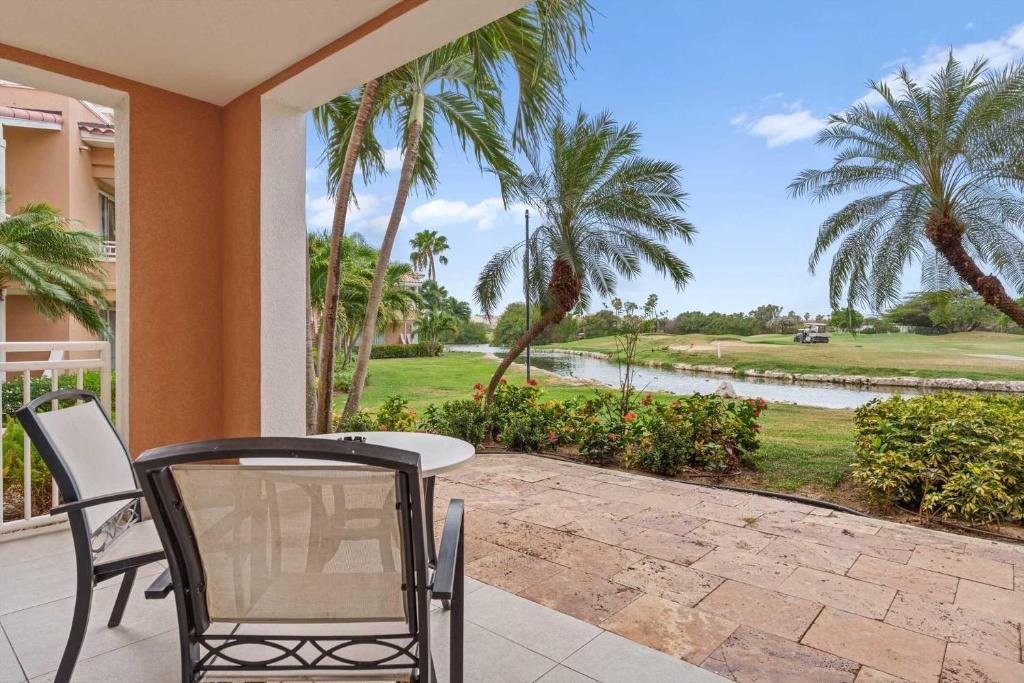 Golf Course View - Garden Studio condo - DR02, Palm-Eagle Beach