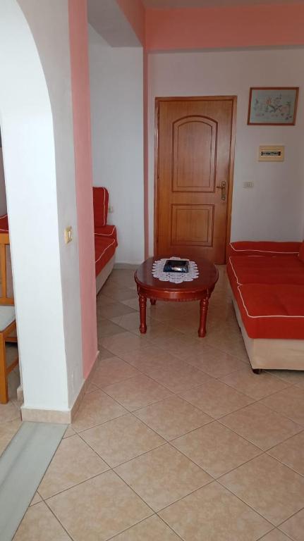 Sherzy's Apartment, Sarandë