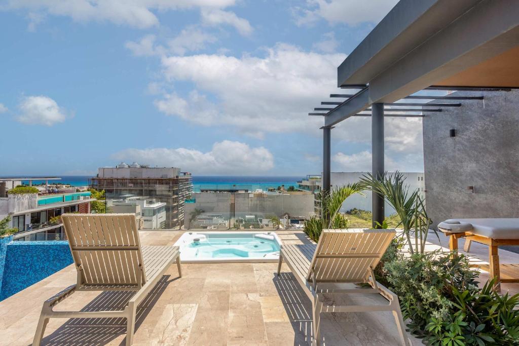 5th-floor Apartment with Ocean Views Rooftop Pool, Playa del Carmen