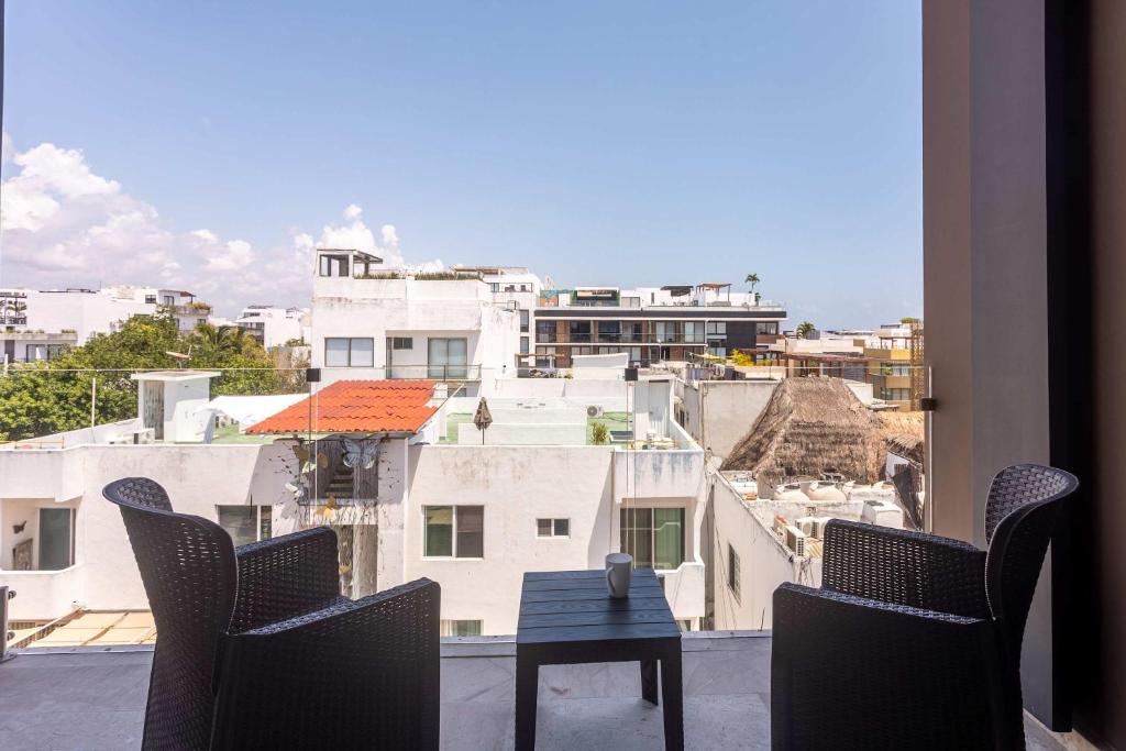 5th-floor Apartment with Ocean Views Rooftop Pool - 4