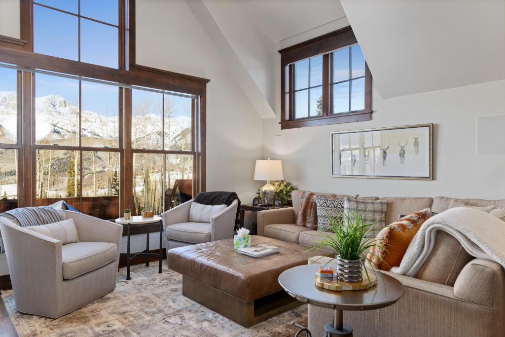 The Veranda at Trails Edge - Penthouse views and ski access!, Telluride