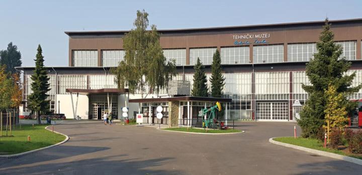 Courtyard Flats Studio URBAN STAY