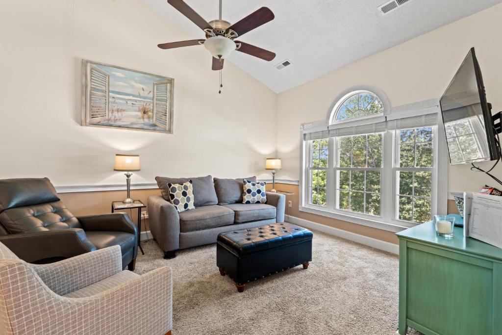 1 BR Condo with Water and Golf Views!, Sleeps 2, Myrtle Beach