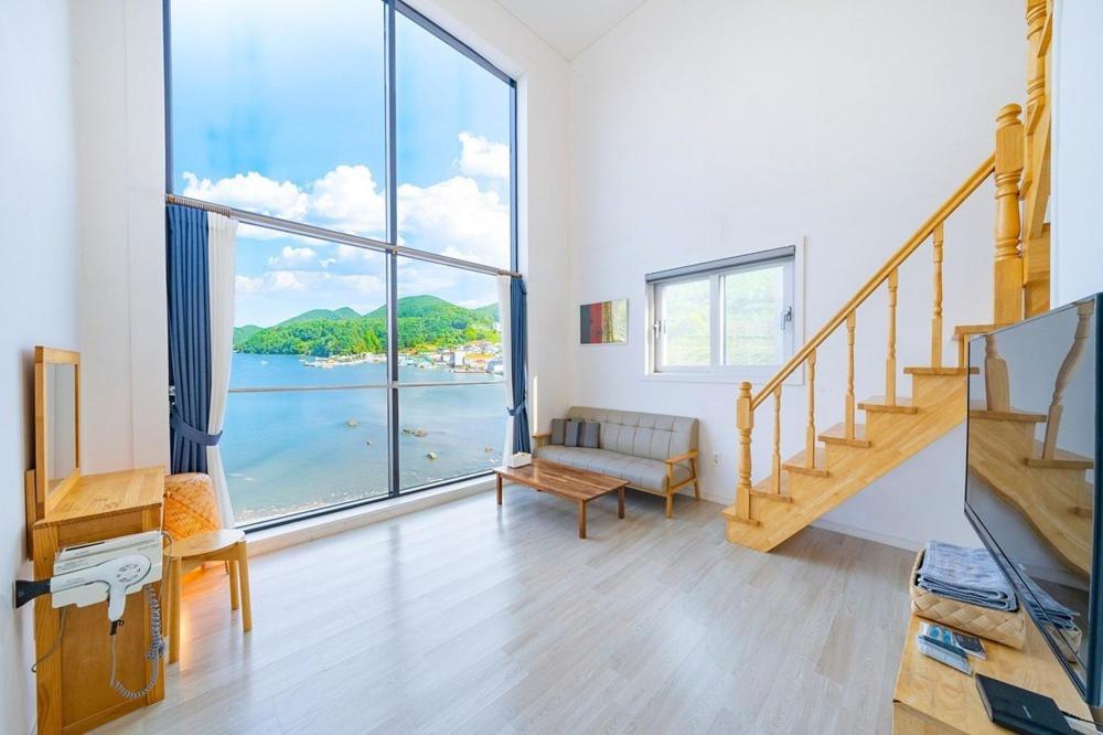 Tongyeong By the Sea Spa Pension, Tchongjong