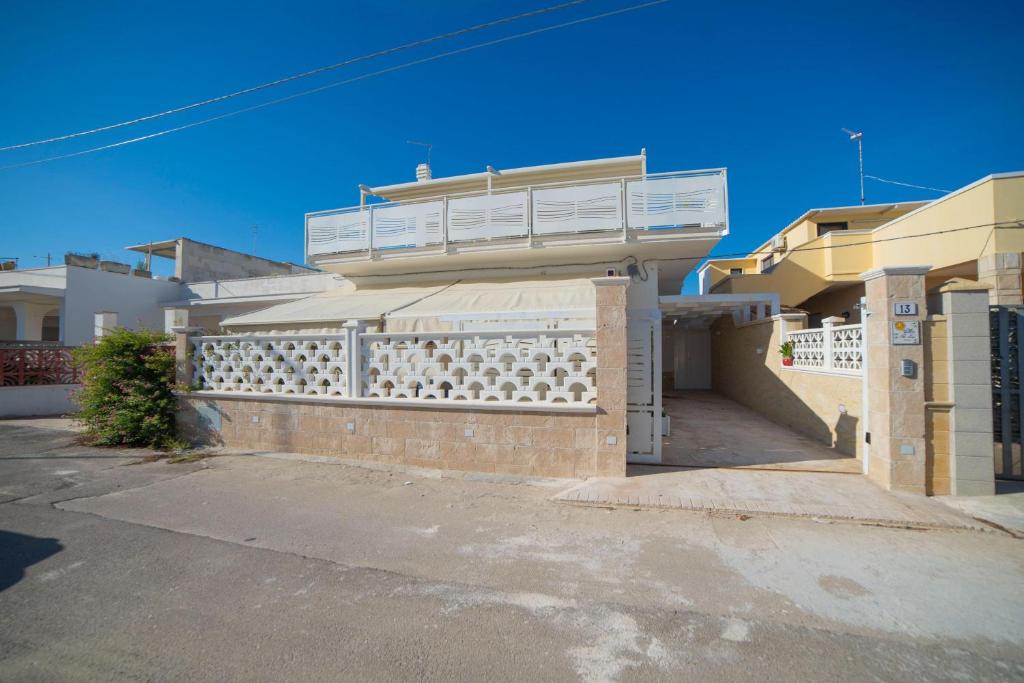 Villa Na' Lu' With Sea View Apartments - 4