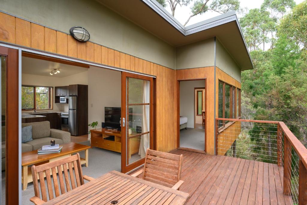 スチュワーツ ベイ ロッジ (Stewarts Bay Lodge) バルコニー/テラス