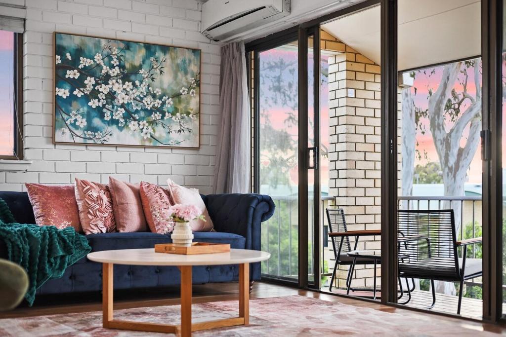 Two bedroom river view unit with pool, Maroochydore