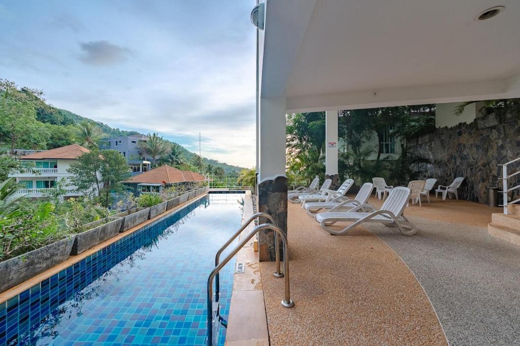 C195 Romantic 1BR Ocean Views Cozy & Bright, Ban Kata