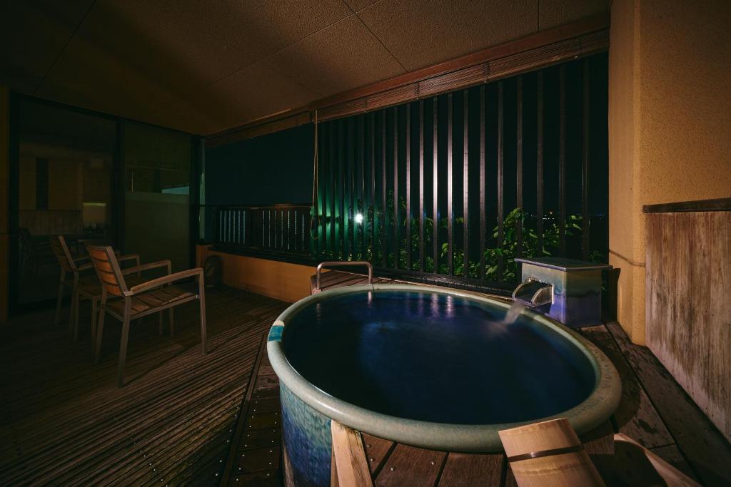 Open air bath