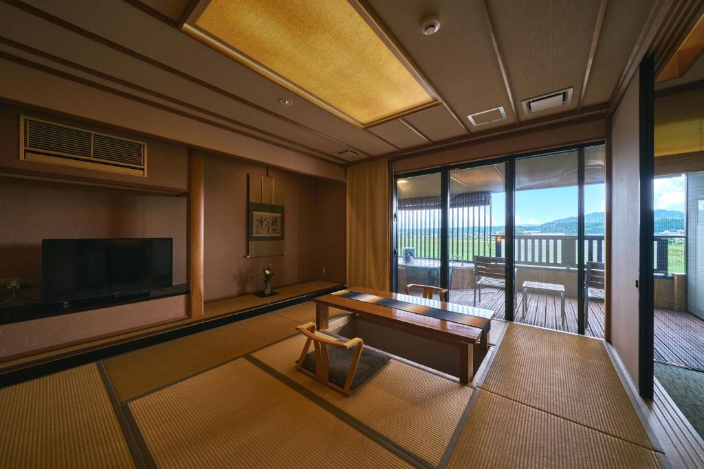 Shared lounge/TV area