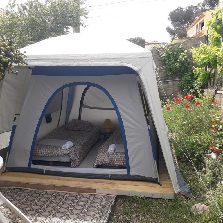 Deux tentes confortables dans un joli jardin idéalement situé - 4
