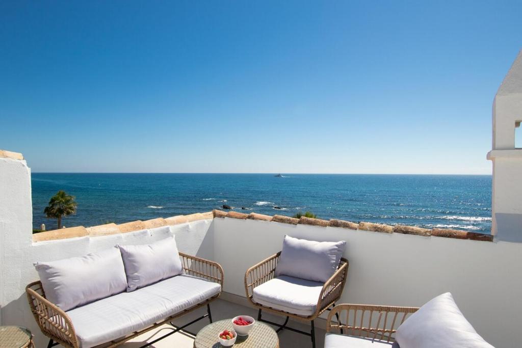 Stunning beachfront penthouse Calahonda Málaga - 1