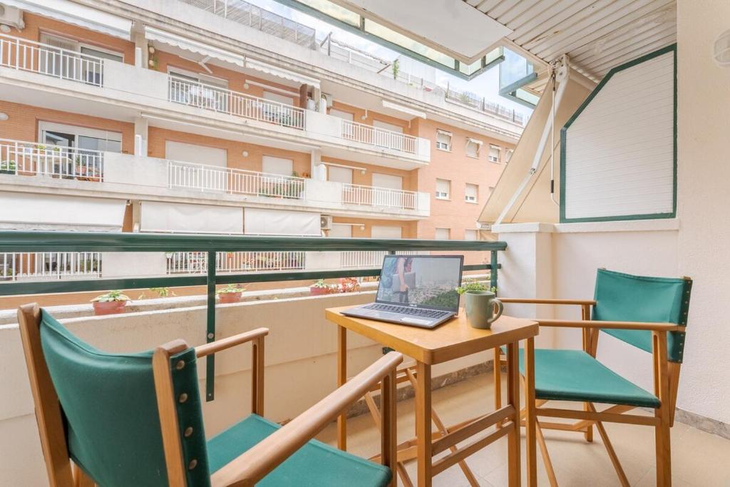 Coastal Paradise with Rooftop Pool - Just 50m from Cambrils Beach! - 4