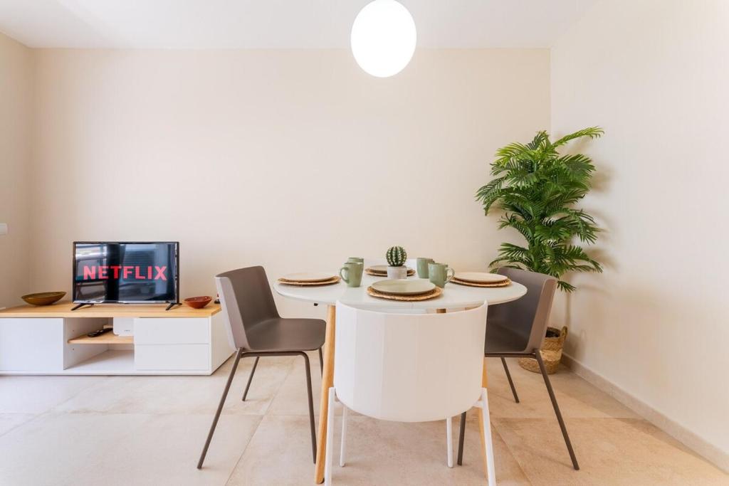 Coastal Paradise with Rooftop Pool - Just 200m from Cambrils Beach!, Cambrils