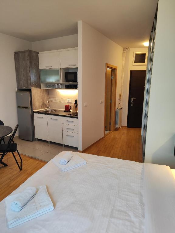 Belle Apartments-Elegance Apartments - 5