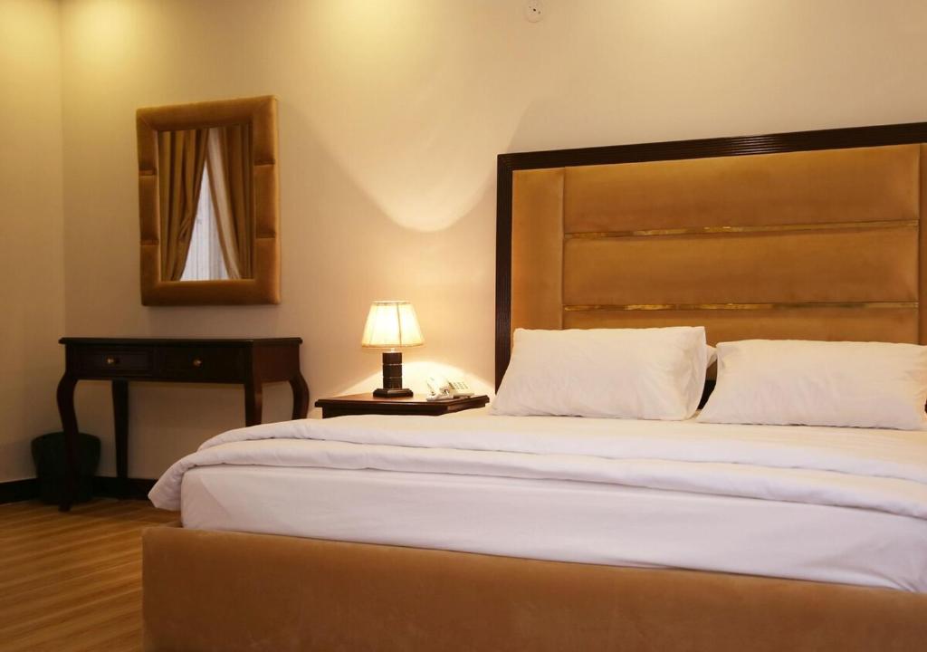 Rehman Suites, Lahore