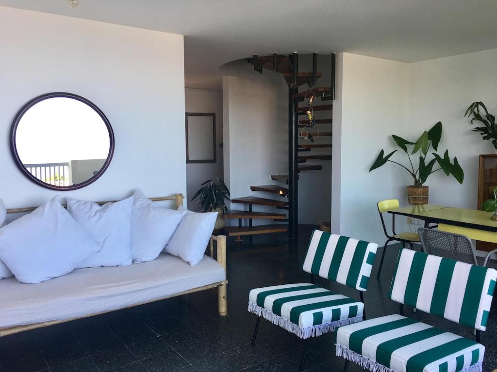 Cosy apartment with fabulous SEA VIEWS 70's style - 2