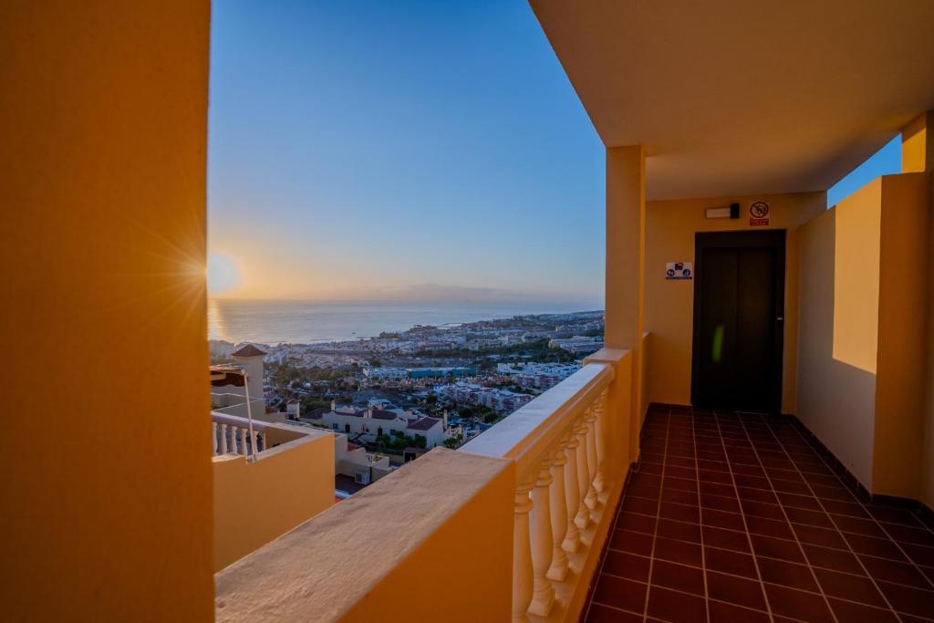 Penthouse with Panoramic Ocean Views & Terrace in Torviscas Costa Adeje - 3