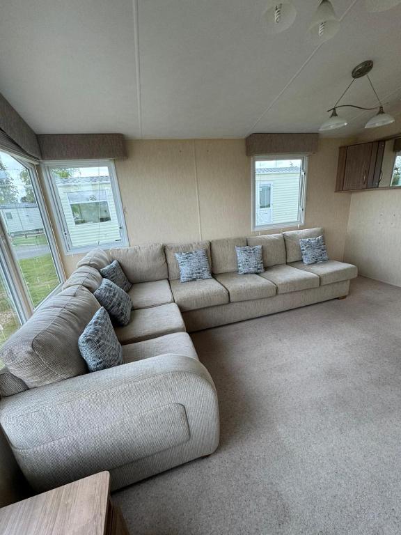 Lovely Caravan At Steeple Bay, Essex Ref 36056A, Southminster