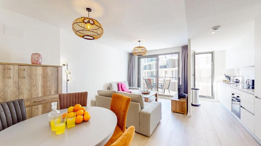 Apartamento Tulipán en Dénia Urb Marina Real III Terraza, varias piscinas y gimnasio cerca de la playa Las Rotas - 5