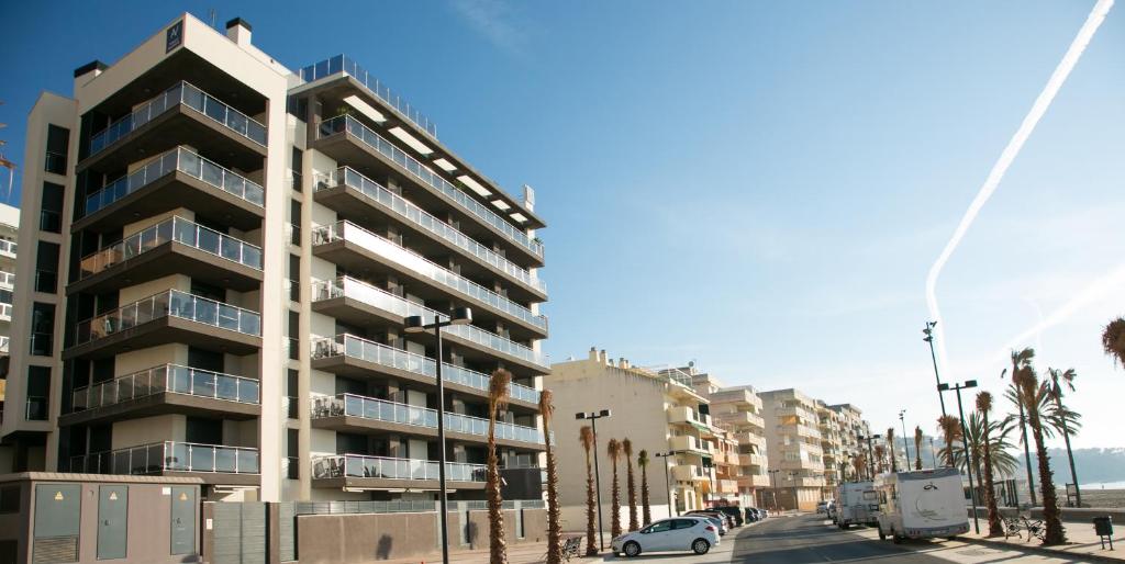 Apartamentos Fuengirola Playa — Hotel building in Fuengirola, Andalusia