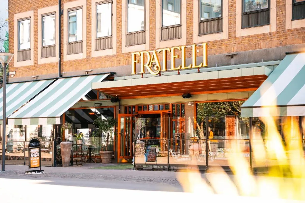 Hotel Fratelli，位于卡尔斯塔德的酒店
