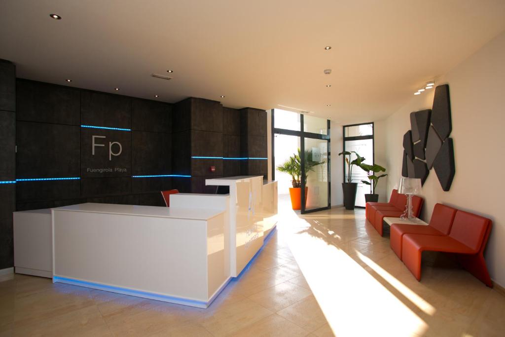 Apartamentos Fuengirola Playa — Hotel building in Fuengirola, Andalusia