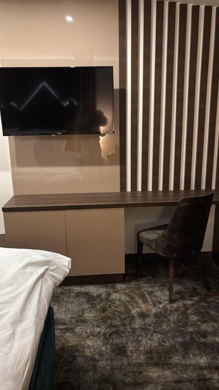 SkyNest 605 Apartment - 2