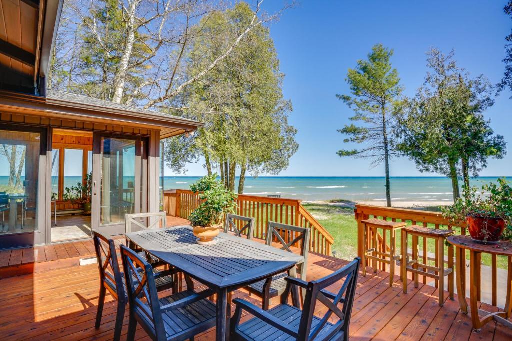 Private Beach on Lake Michigan Oostburg Home, Oostburg