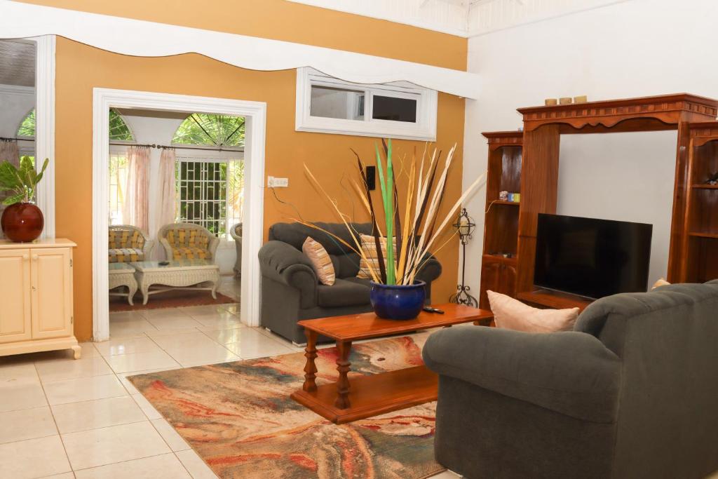 City View With Pool, Kingston