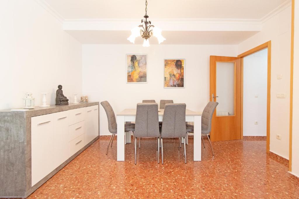 Global Vacacional, Apartamento con terraza en la playa de Puerto Sagunto - 5