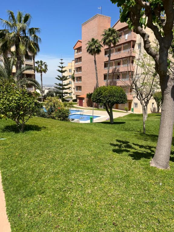 Descanso y jardines con piscinas - 1