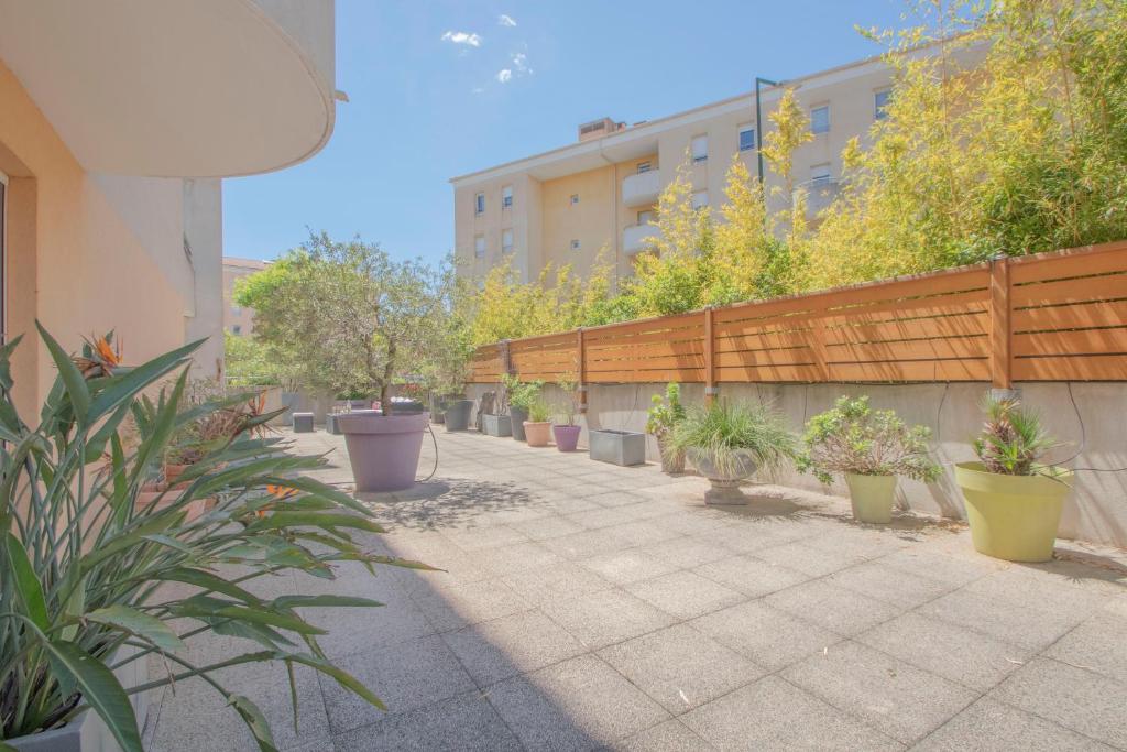 T3 Douillet avec grande terrasse - 3