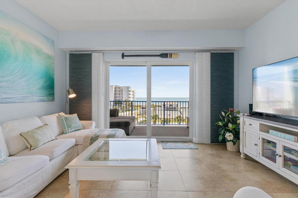 Oceanwalk 18-503, New Smyrna Beach