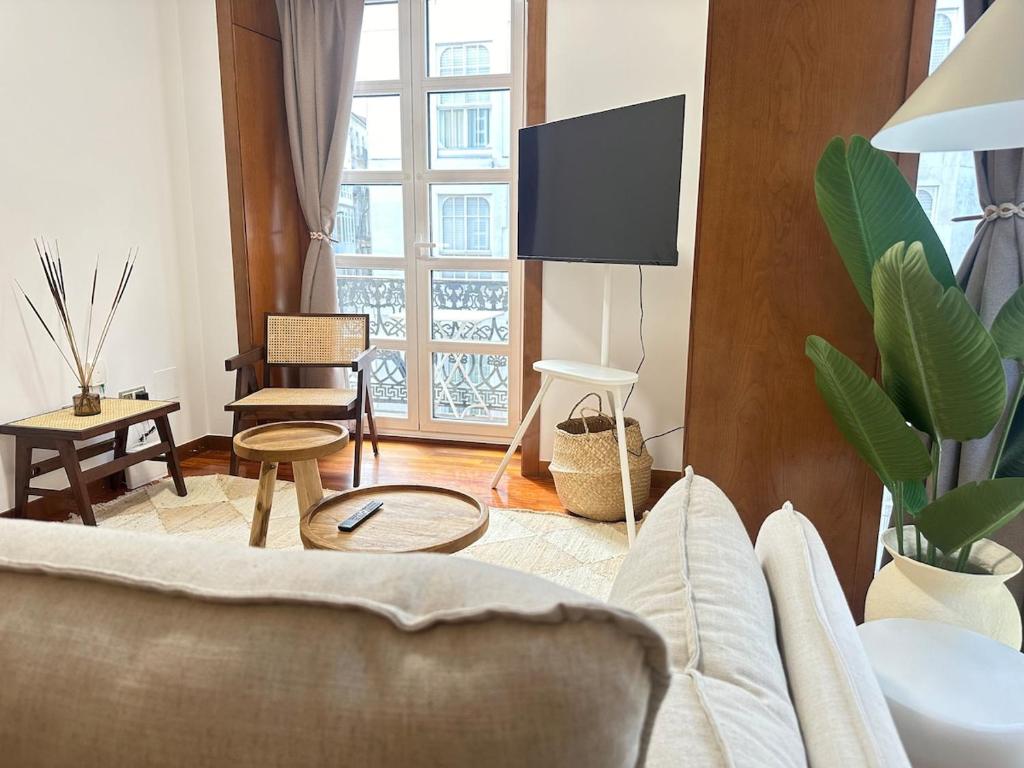 Apartment with a balcony, downtown & free parking, Vigo