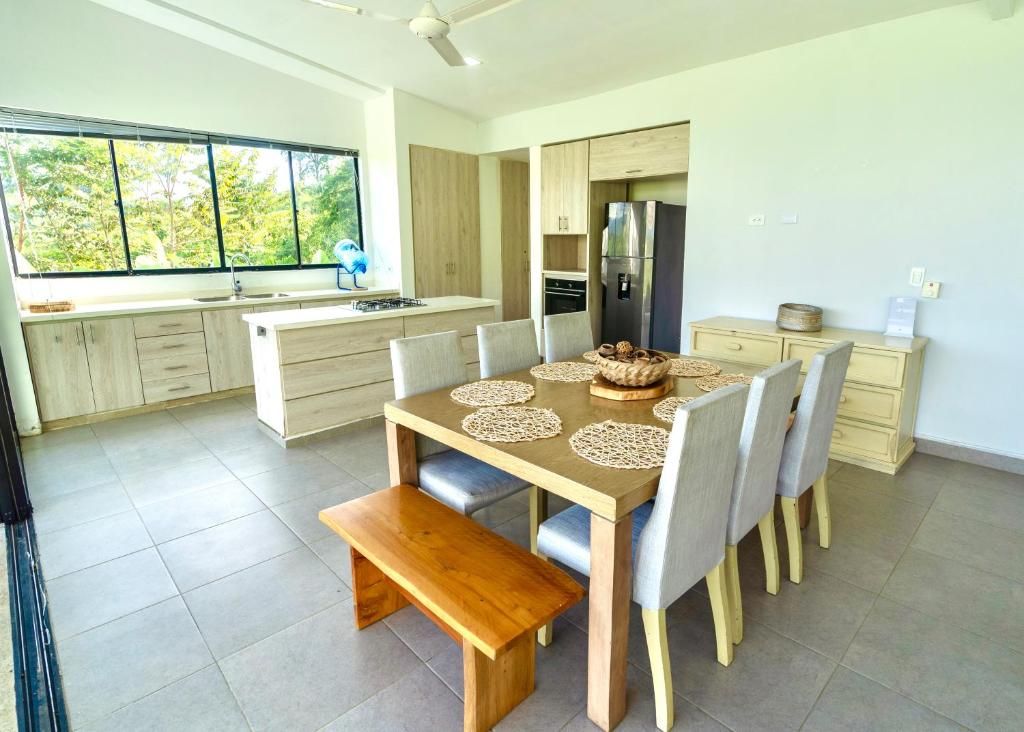 Modern Villa Surrounded by Nature and Gardens with Pool and Stunning Mountain and River Views - 5