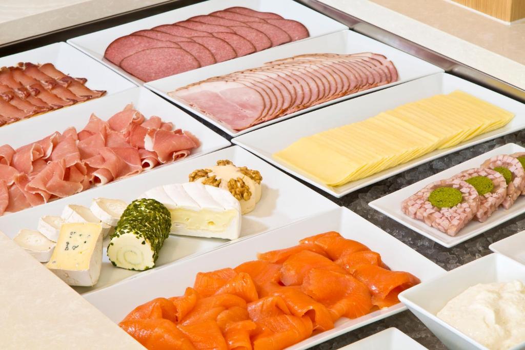 อาหารและเครื่องดื่ม