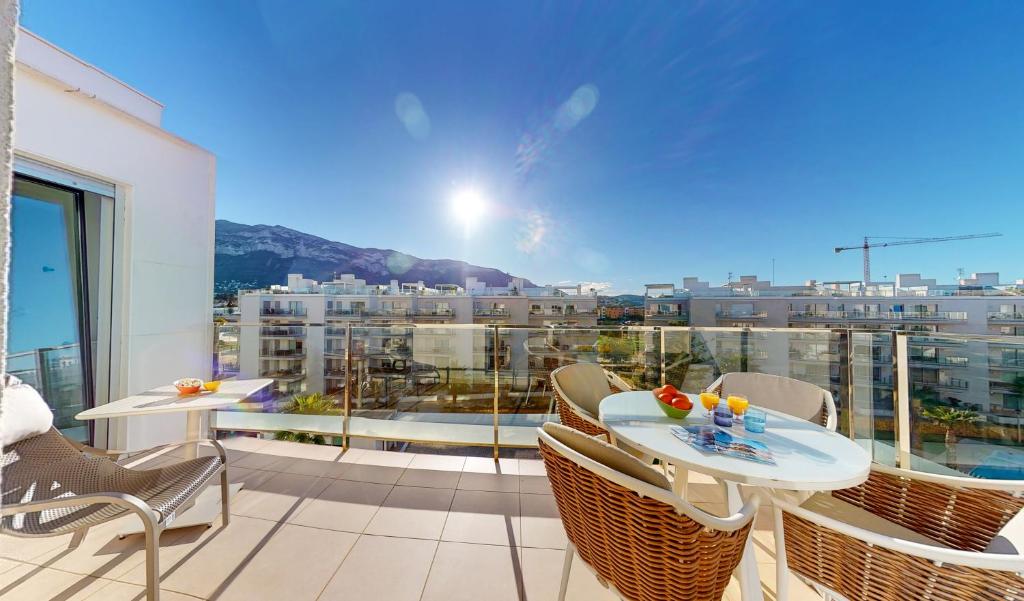 Atico Buen Vivir con gran terraza y vistas espectaculares en Marina Real II Denia by Family Homes Rentals - 5