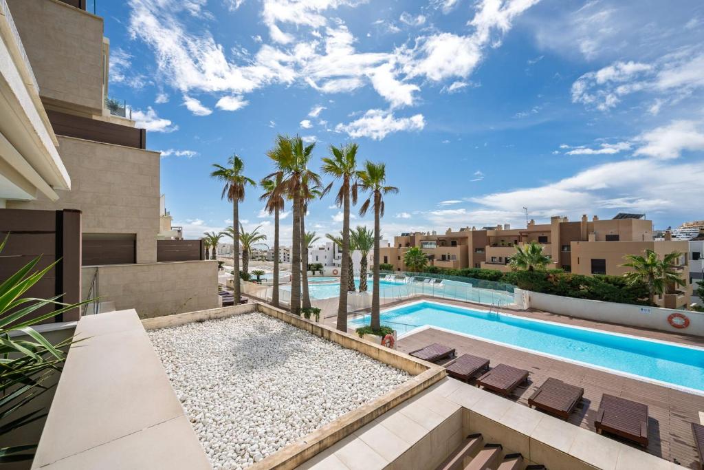 Luxury 3-Bedroom Corner Apartment with Large Terrace La Cala de Mijas - 2