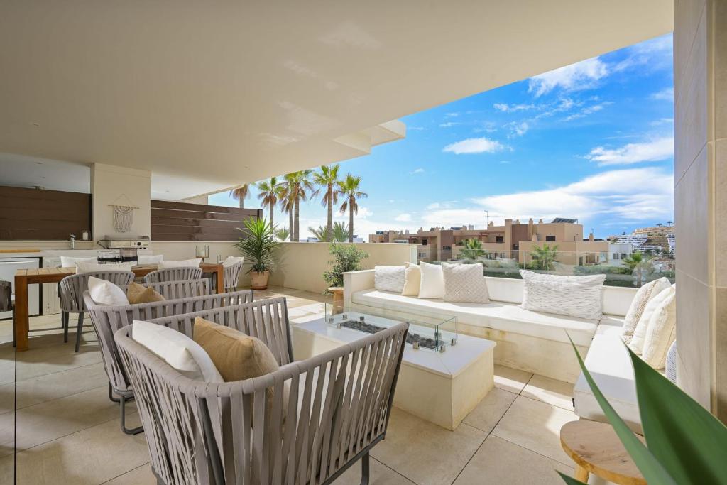 Luxury 3-Bedroom Corner Apartment with Large Terrace La Cala de Mijas - 4