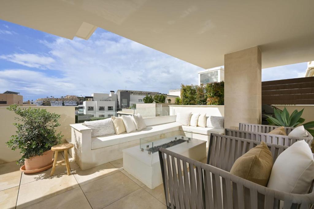 Luxury 3-Bedroom Corner Apartment with Large Terrace La Cala de Mijas - 5