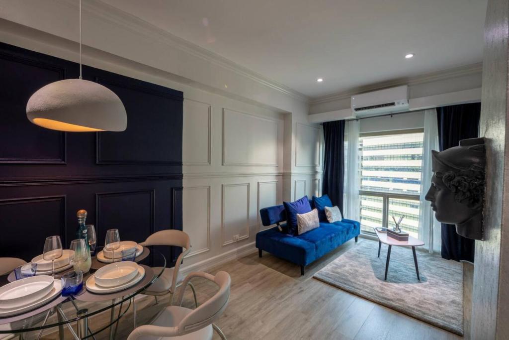BGC Designer Pad Near Shops Dining Nightlife, Manila